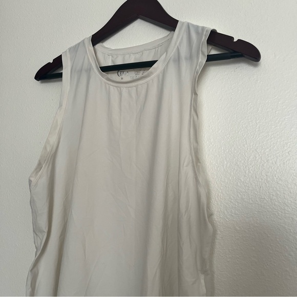 Zyia Active White High Neck Open Back with Split Mesh Active Tank Size Medium M. - Picture 4 of 14